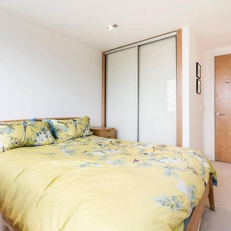 1 Bedroom Penthouse Flat In East ロンドン エクステリア 写真