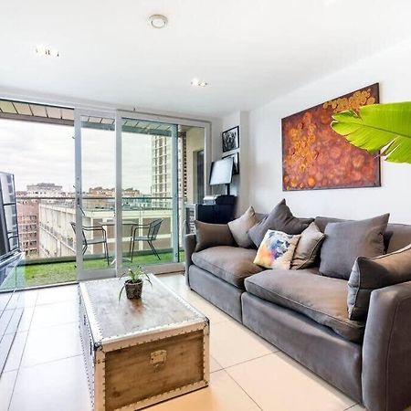 1 Bedroom Penthouse Flat In East ロンドン エクステリア 写真