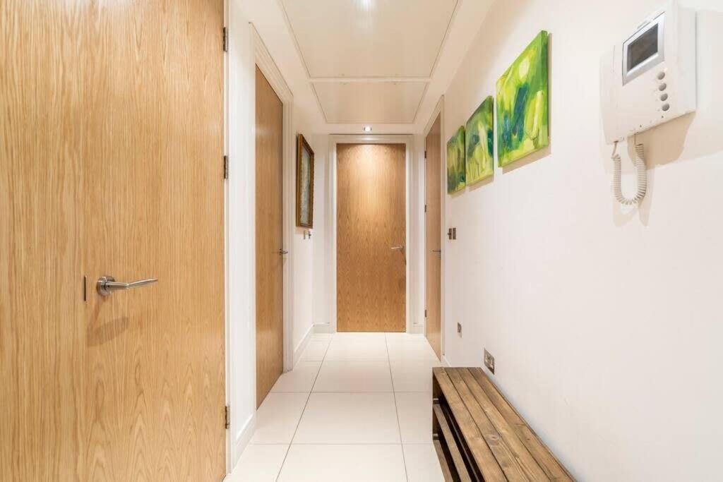 1 Bedroom Penthouse Flat In East ロンドン エクステリア 写真