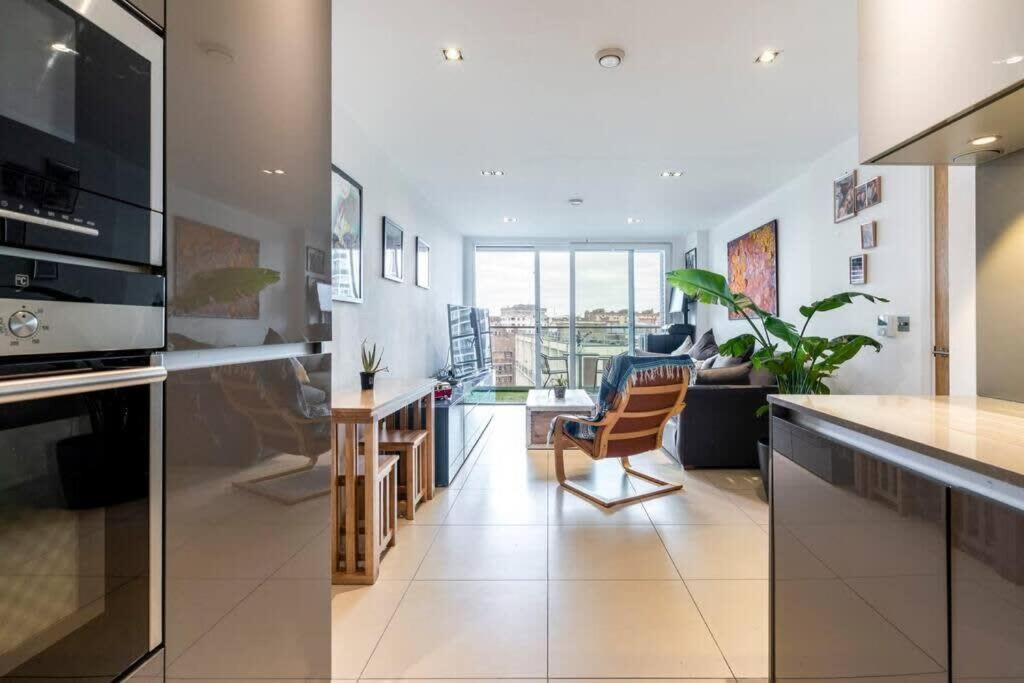 1 Bedroom Penthouse Flat In East ロンドン エクステリア 写真