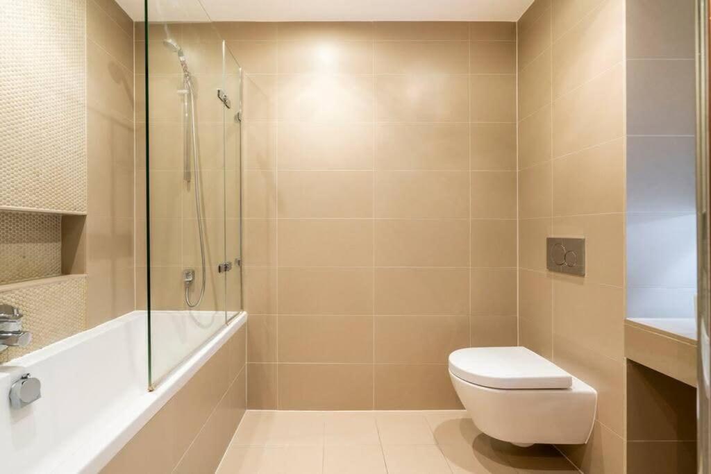 1 Bedroom Penthouse Flat In East ロンドン エクステリア 写真