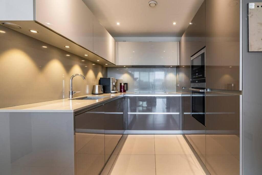 1 Bedroom Penthouse Flat In East ロンドン エクステリア 写真