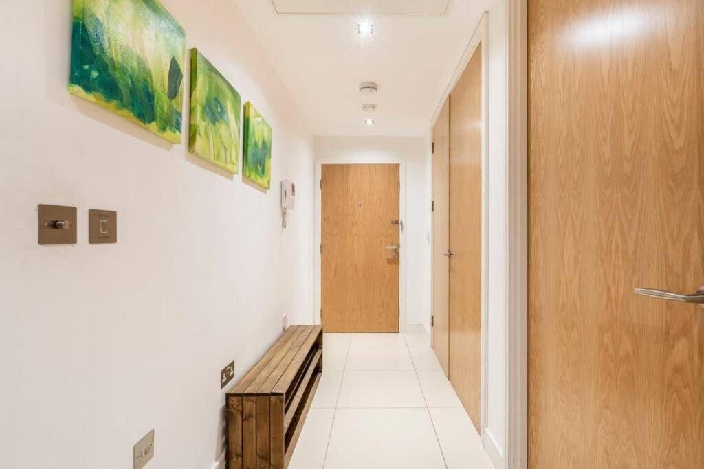 1 Bedroom Penthouse Flat In East ロンドン エクステリア 写真