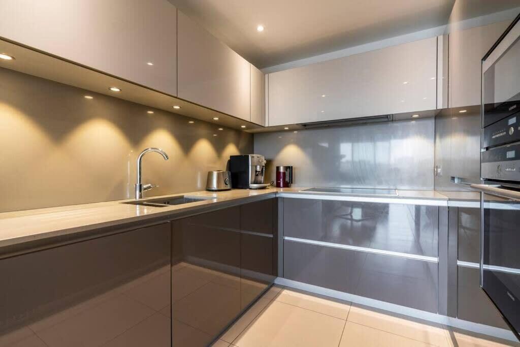 1 Bedroom Penthouse Flat In East ロンドン エクステリア 写真
