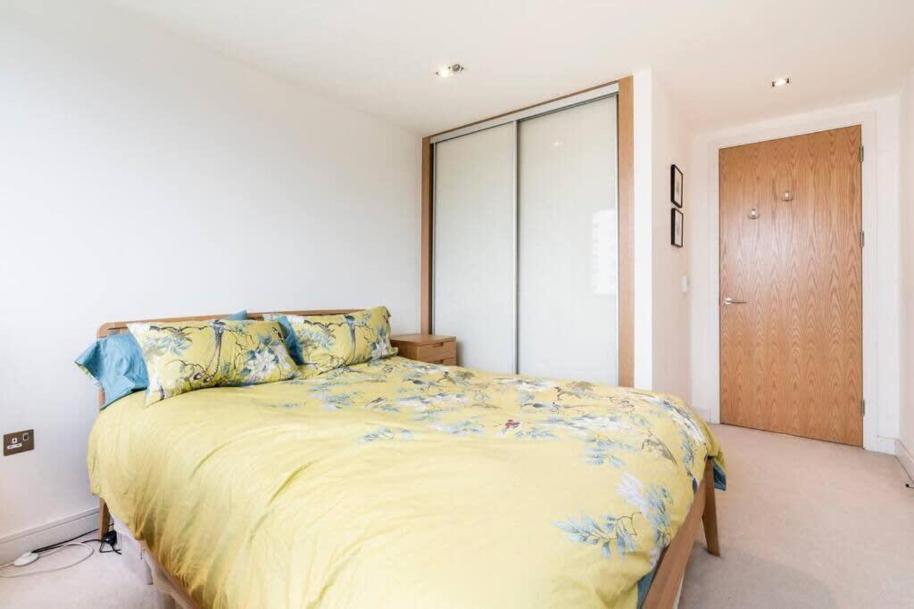 1 Bedroom Penthouse Flat In East ロンドン エクステリア 写真