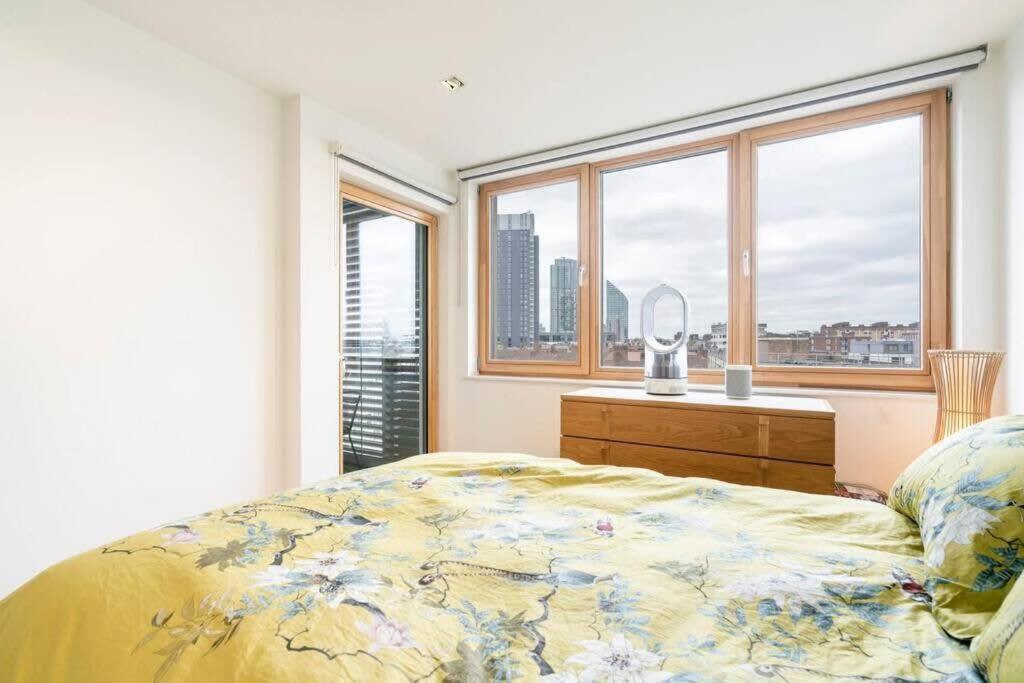 1 Bedroom Penthouse Flat In East ロンドン エクステリア 写真