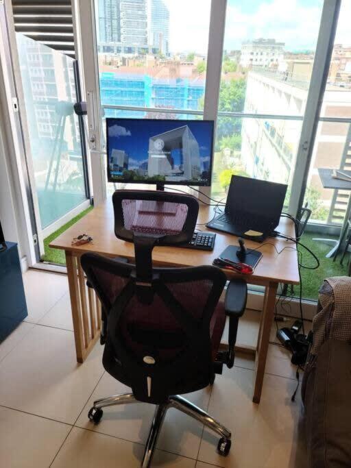 1 Bedroom Penthouse Flat In East ロンドン エクステリア 写真