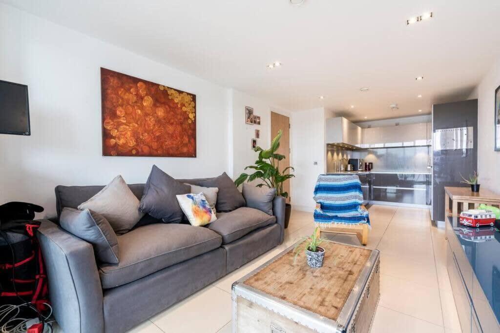 1 Bedroom Penthouse Flat In East ロンドン エクステリア 写真