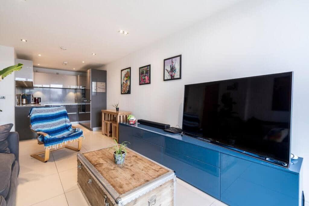 1 Bedroom Penthouse Flat In East ロンドン エクステリア 写真