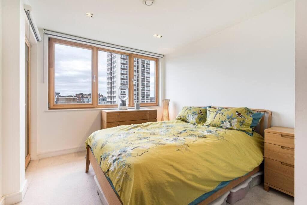 1 Bedroom Penthouse Flat In East ロンドン エクステリア 写真