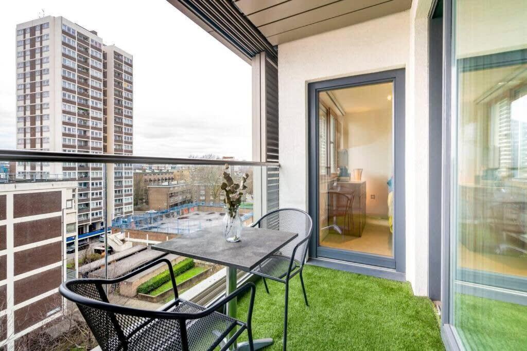 1 Bedroom Penthouse Flat In East ロンドン エクステリア 写真