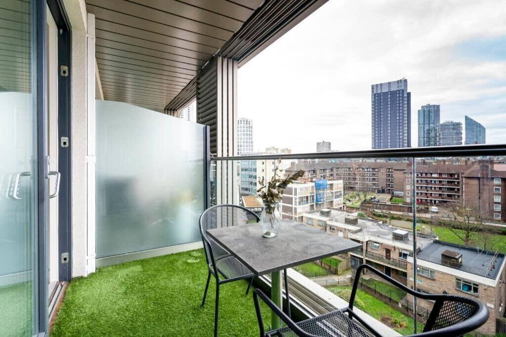 1 Bedroom Penthouse Flat In East ロンドン エクステリア 写真
